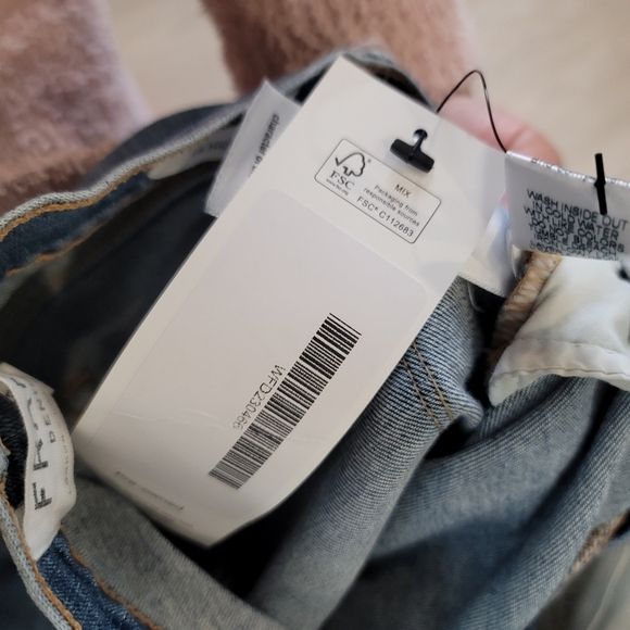 FRAME Le High Distressed Skinny Jeans 24 - Picture 5 of 16